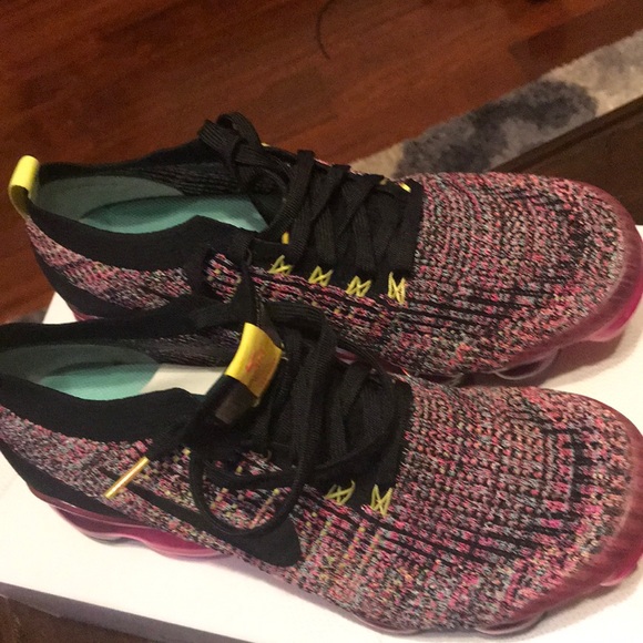 Women’s Air Vapormax Flyknit 3 - Picture 6 of 7